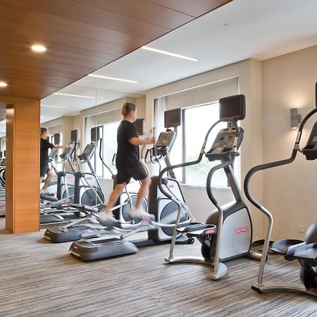 China Hotel Guangzhou - Subway Direct To Pazhou Exhibition Center, Free Shuttle During Canton Fair & Exhibitor Registration Counter Eksteriør billede A gym at a hotel