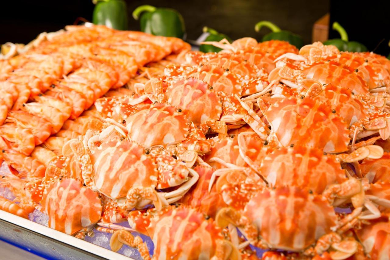 China Hotel Guangzhou - Subway Direct To Pazhou Exhibition Center, Free Shuttle During Canton Fair & Exhibitor Registration Counter Eksteriør billede A seafood buffet