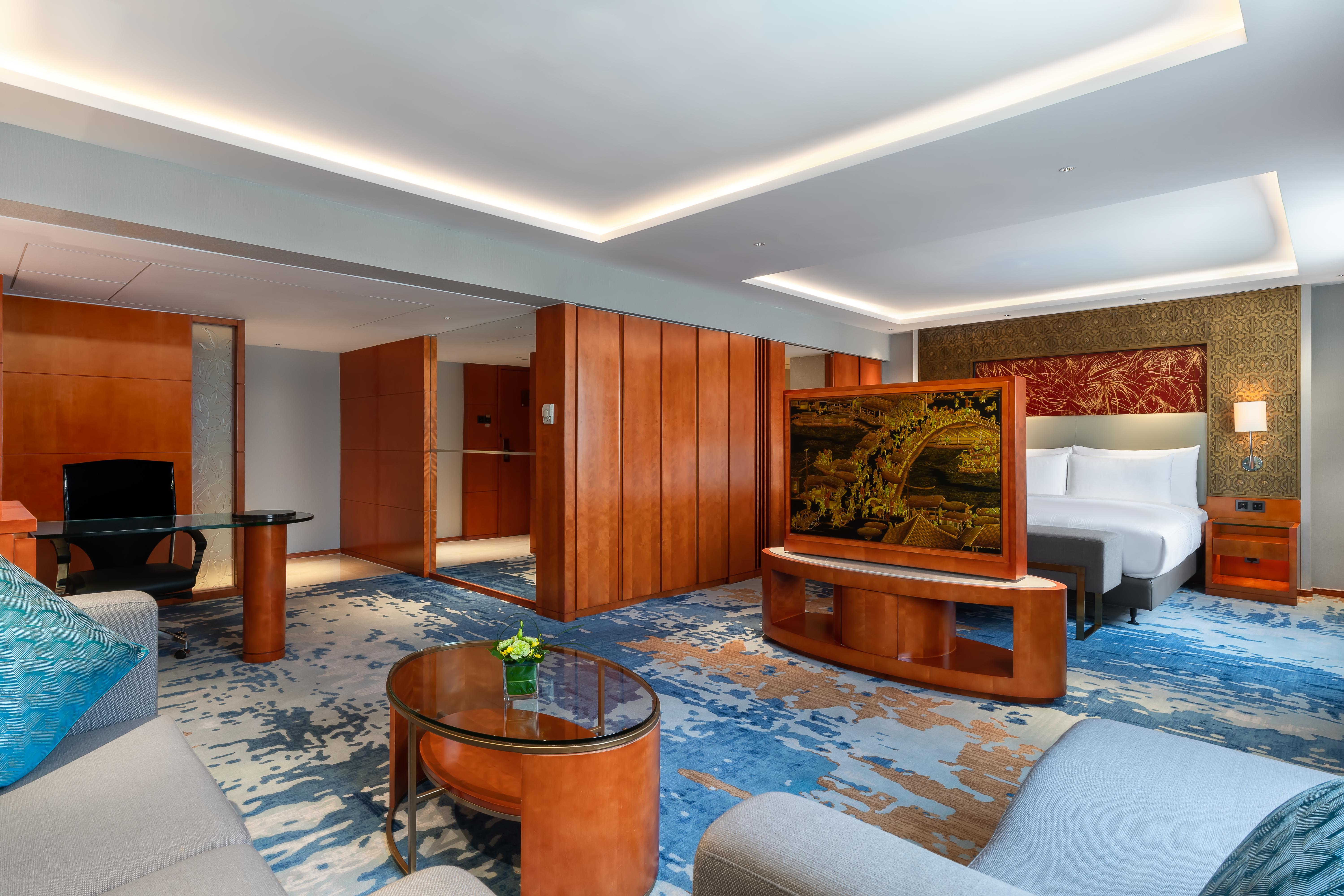 China Hotel Guangzhou - Subway Direct To Pazhou Exhibition Center, Free Shuttle During Canton Fair & Exhibitor Registration Counter Eksteriør billede A suite at the hotel