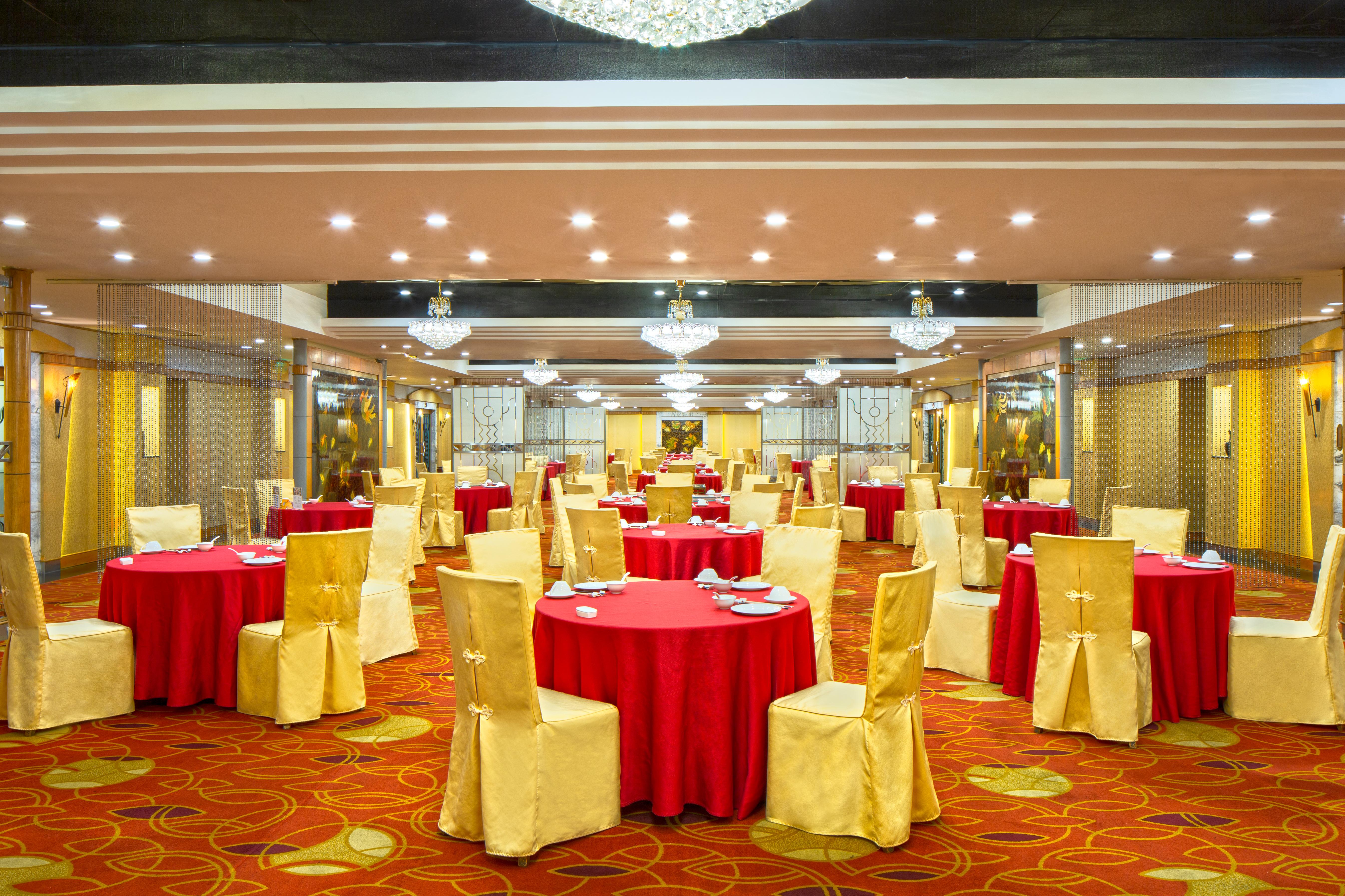 China Hotel Guangzhou - Subway Direct To Pazhou Exhibition Center, Free Shuttle During Canton Fair & Exhibitor Registration Counter Eksteriør billede The ballroom of the hotel