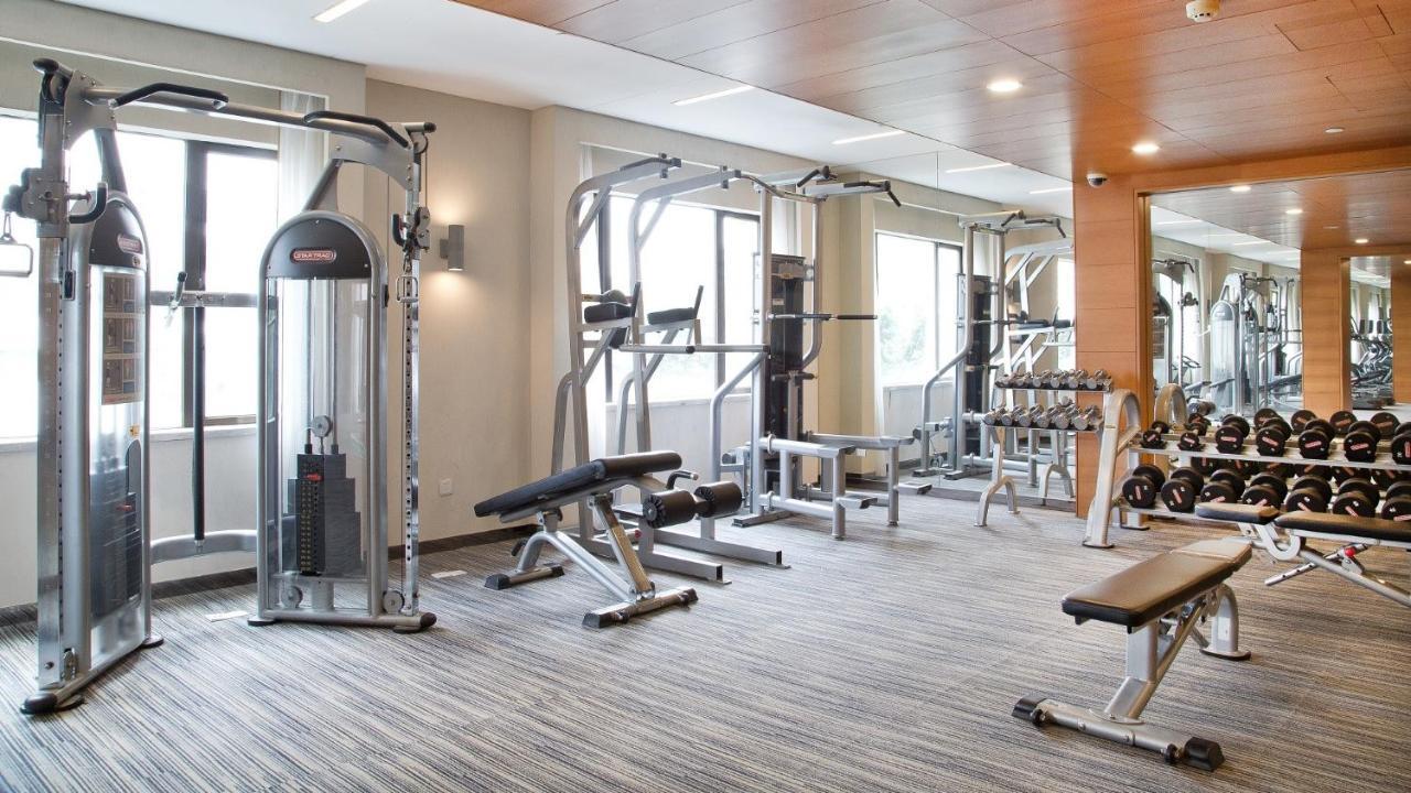 China Hotel Guangzhou - Subway Direct To Pazhou Exhibition Center, Free Shuttle During Canton Fair & Exhibitor Registration Counter Eksteriør billede A gym at a hotel
