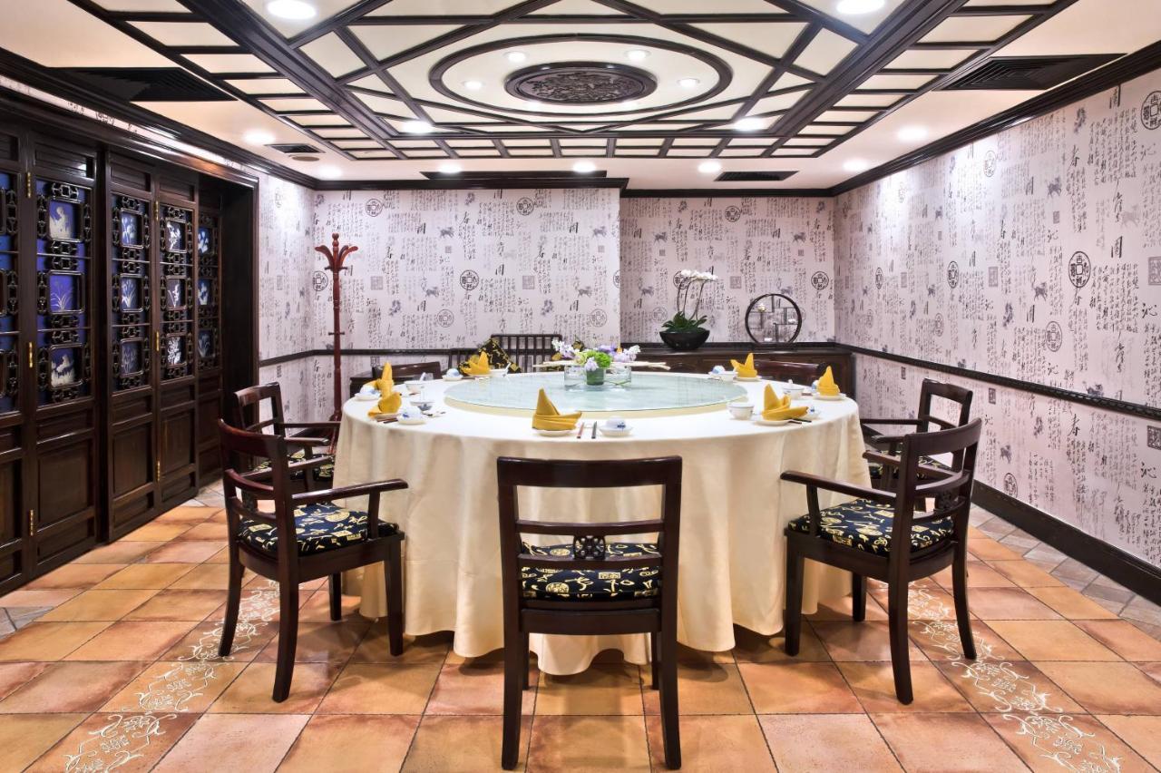 China Hotel Guangzhou - Subway Direct To Pazhou Exhibition Center, Free Shuttle During Canton Fair & Exhibitor Registration Counter Eksteriør billede A private dining room at a restaurant in Hong Kong