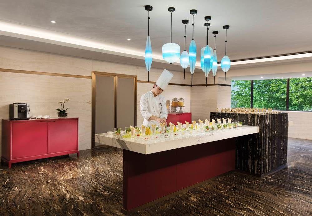China Hotel Guangzhou - Subway Direct To Pazhou Exhibition Center, Free Shuttle During Canton Fair & Exhibitor Registration Counter Eksteriør billede The Club at Changi Airport